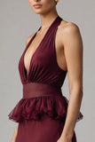 Robe longue formelle à col en V profond en mousseline de soie bordeaux avec volants