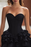 Robe de cocktail corset courte à volants en satin noir