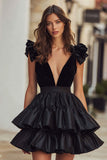 Velours noir col en V Une Robe de Cocktail à plusieurs niveaux
