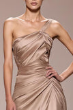 Robe longue de soirée froncée en satin champagne