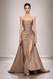 Robe de soirée longue en satin froncé sans bretelles champagne avec fente