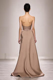 Robe de soirée longue en satin froncé sans bretelles champagne avec fente