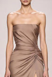 Robe de soirée longue en satin froncé sans bretelles champagne avec fente