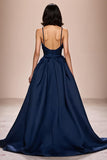 Robe de soirée froncée en satin à bretelles spaghetti bleu foncé avec fente