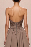 Robe de soirée longue sans bretelles froncée en satin café