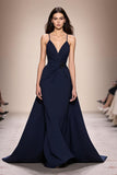 Robe de soirée longue à bretelles spaghetti froncées bleu foncé