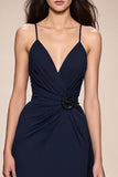 Robe de soirée longue à bretelles spaghetti froncées bleu foncé