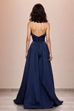 Robe de soirée longue sans bretelles en satin trapèze bleu foncé