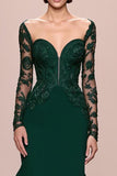 Robe de soirée longue à manches en dentelle sirène vert foncé avec appliques