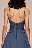 Robe de soirée longue à bretelles spaghetti en satin trapèze gris bleu avec appliques