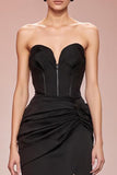 Robe de soirée longue sans bretelles en satin sirène noire avec fente