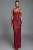 Robe de soirée fourreau à col carré en dentelle rouge foncé