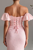 Robe de soirée en satin sirène rose clair à épaules dénudées