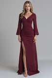 Robe de soirée sirène en satin à col en V rouge foncé avec fente