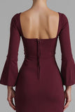 Robe de soirée sirène en satin à col en V rouge foncé avec fente