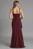 Robe de soirée en satin fourreau à bretelles spaghetti rouge foncé avec fente