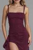 Robe de soirée en satin fourreau à bretelles spaghetti rouge foncé avec fente