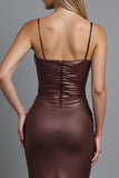 Robe de soirée longue en satin café froncée sirène spaghetti bretelles