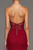 Robe formelle sirène rouge découpée sans bretelles