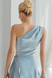 Satin bleu une épaule froncée robe de demoiselle d’honneur longue