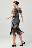 Robe moulante moulante à paillettes dorées noires des années 1920 avec pompons