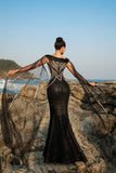 Robe de soirée sirène noire à manches cape à paillettes scintillantes