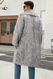 Manteau en fausse fourrure brun à col polo ouvert sur le devant