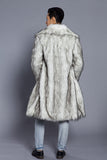 Manteau de fourrure blanc gris long devant ouvert col polo