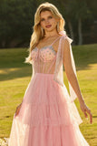 Corset champagne : une longue robe de bal longue à volants et perles avec dentelle dans le dos
