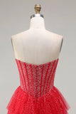 Corset rouge Une robe de bal longue à pois à pois à niveaux A