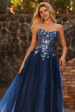 Corset bleu marine sans bretelles transparent Une robe de bal longue en tulle avec des sequins