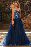 Corset bleu marine sans bretelles transparent Une robe de bal longue en tulle avec des sequins