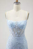 Robe longue de bal de promo en corset transparent en dentelle perlée à applique sirène bleue avec fente