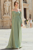 Mousseline de soie vert sauge Une ligne dénudée à manches longues Robe de demoiselle d’honneur