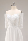 Robe de mariée en mousseline de soie blanche A-line Off the Shoulder Sweep Train avec dentelle