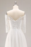 Robe de mariée en mousseline de soie blanche A-line Off the Shoulder Sweep Train avec dentelle
