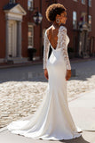 Robe de mariée sirène blanche à col en V avec traîne de cour