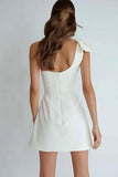 Une Épaule Une Ligne Petite Robe Blanche avec Noeud