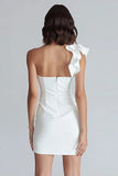Robe moulante moulante froncée à une épaule petite robe blanche