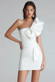 Robe moulante moulante en satin froncé à une épaule petite robe blanche