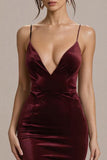 Robe formelle sirène à bretelles spaghetti en velours bordeaux
