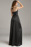 Robe longue formelle à bretelles spaghetti en satin noir avec fente