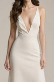 Robe de bal longue simple en satin ivoire à col en V
