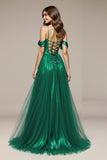 Robe trapèze verte en satin avec fente