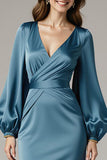 Robe longue cravate noire en satin gris bleu fourreau à col en V avec manches
