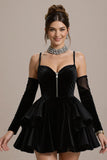 Robe de cocktail courte à volants en velours noir à volants