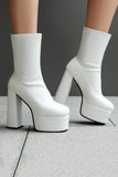 Bottines noires à talon épais à plateforme à bout rond