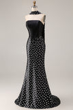 Robe de soirée en satin satin à pois noirs blancs avec une écharpe au col