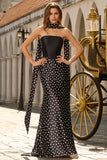 Robe longue de bal en satin satin à points noirs en deux pièces avec une écharpe au col