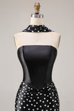 Robe de soirée en satin satin à pois noirs blancs avec une écharpe au col